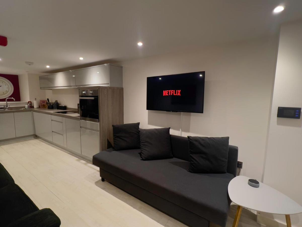 The Snap Pad Boutique Apartment Royal Tunbridge Wells Exterior photo